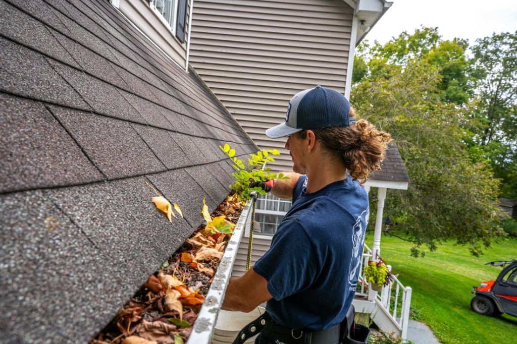 Rain Gutter Cleaning Service San Dimas thumbnail